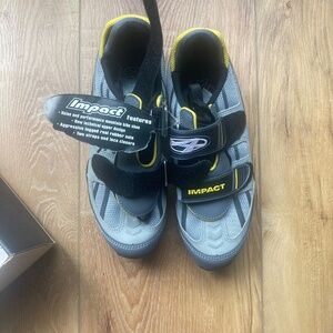 ANSWER IMPACT BICYCLING SHOES SIZE 6.5 or 40 EUROPEAN